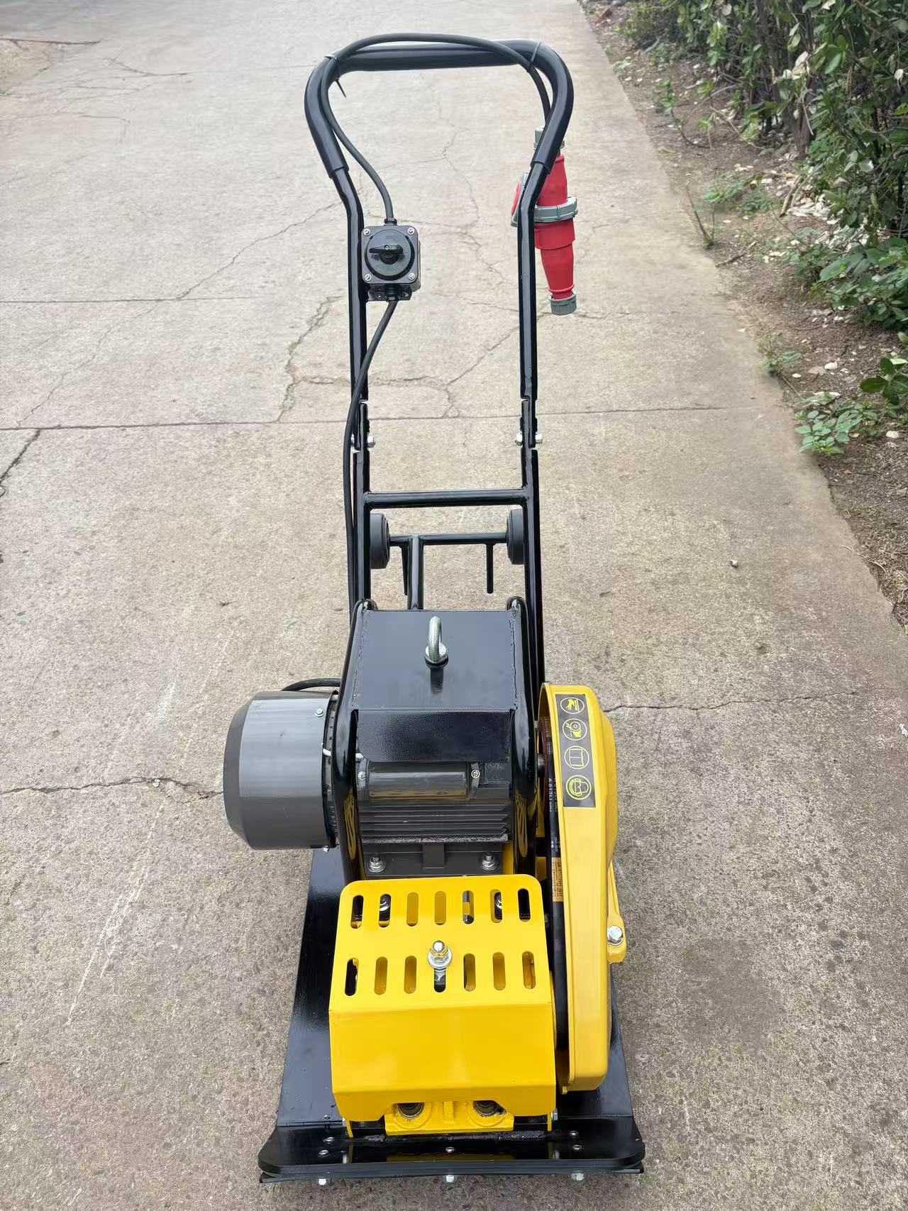 Compacteur de béton électrique